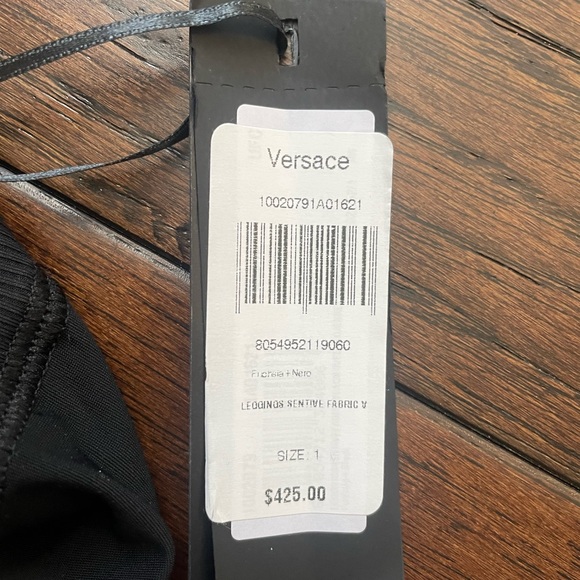 🔴Sold🔴Versace Greca Signature Leggings - Picture 4 of 5